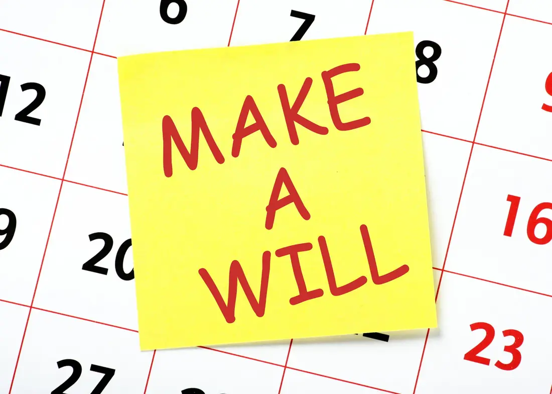 Sticky note reading make a will on a calendar
